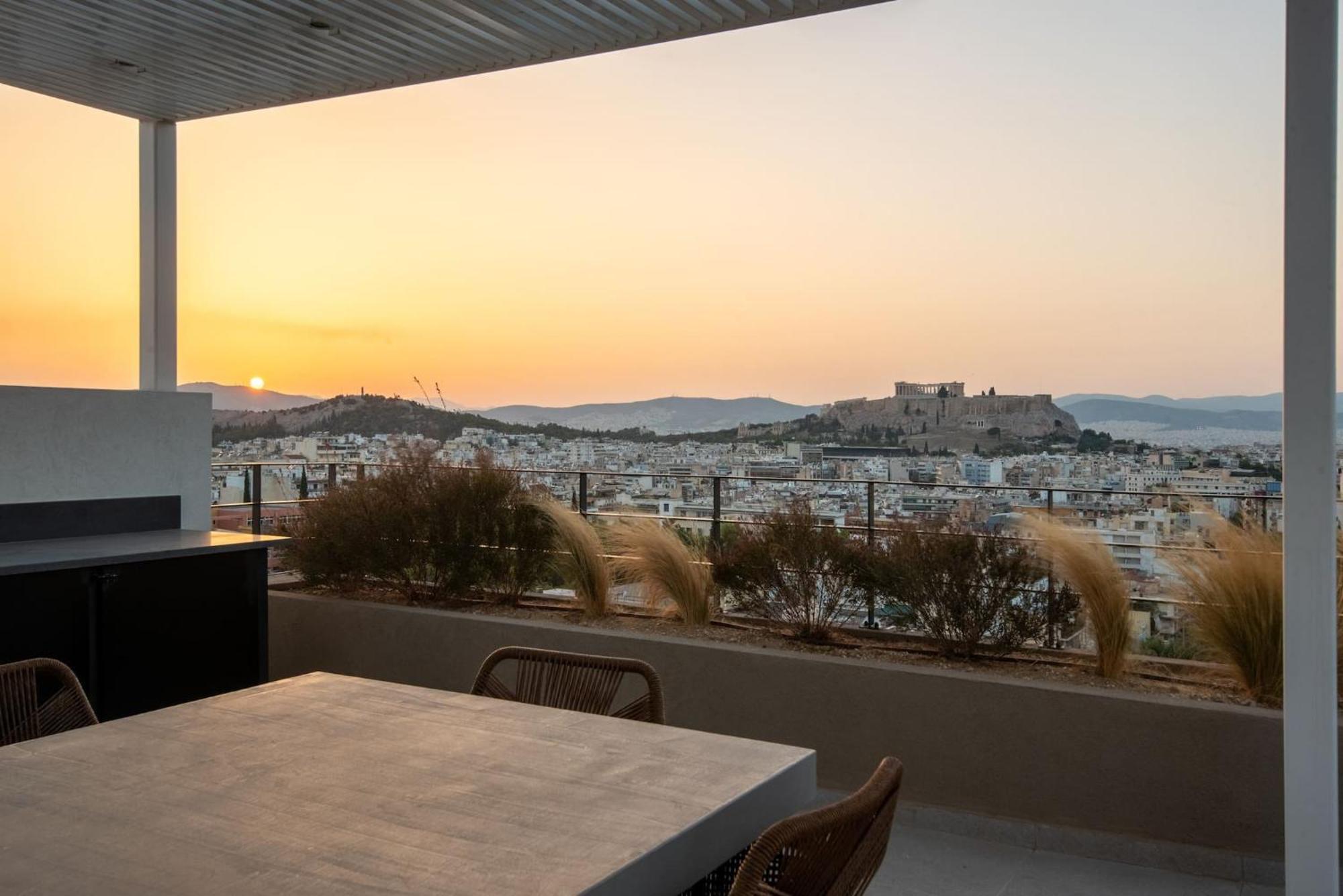 Urban Apt With Stunning Acropolis View & Roofdeck Афіни Екстер'єр фото