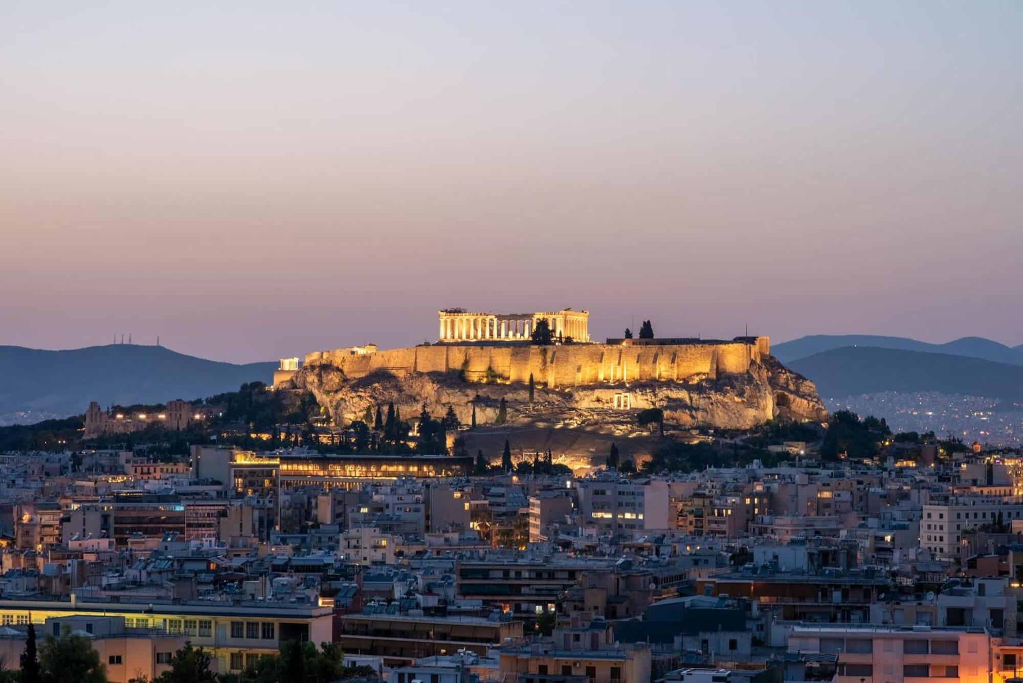 Urban Apt With Stunning Acropolis View & Roofdeck Афіни Екстер'єр фото